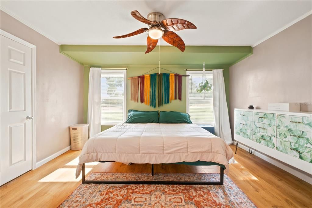 For Sale: $349,900 (3 beds, 2 baths, 1640 Square Feet)