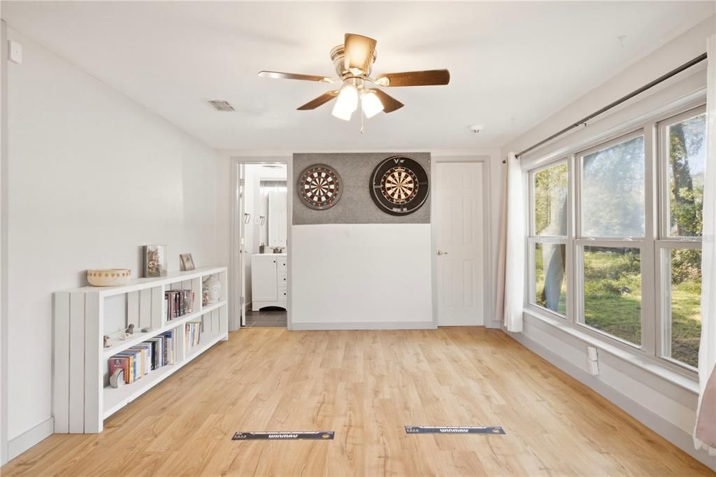 For Sale: $349,900 (3 beds, 2 baths, 1640 Square Feet)