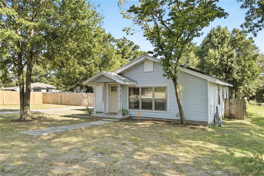 For Sale: $349,900 (3 beds, 2 baths, 1640 Square Feet)