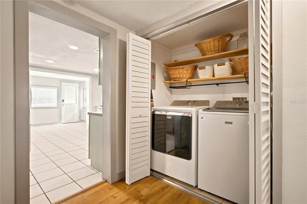 For Sale: $349,900 (3 beds, 2 baths, 1640 Square Feet)