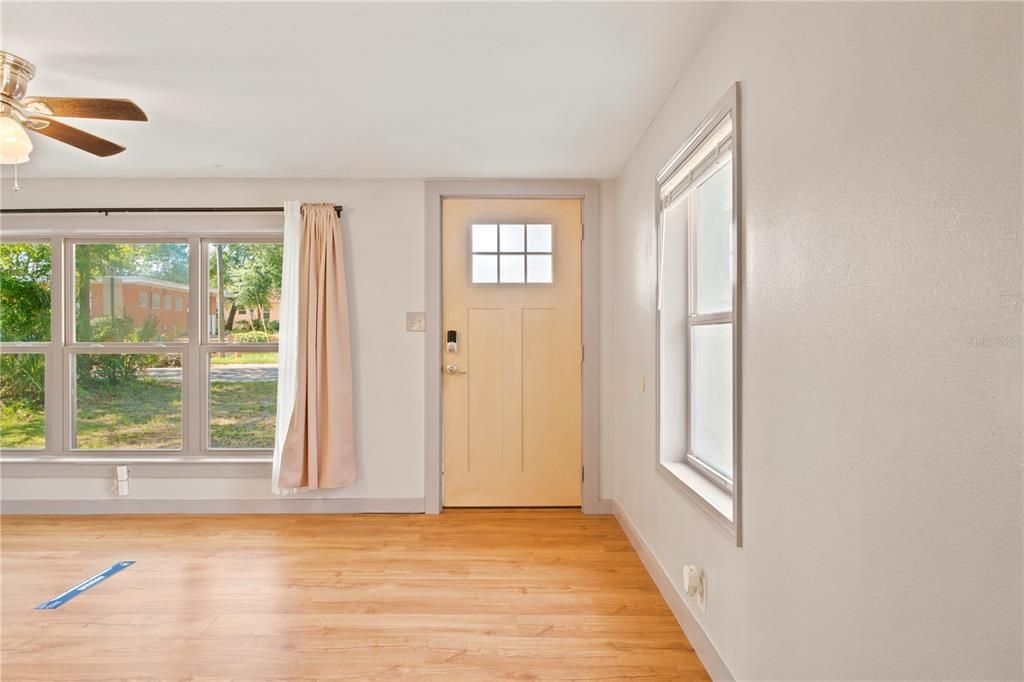 For Sale: $349,900 (3 beds, 2 baths, 1640 Square Feet)
