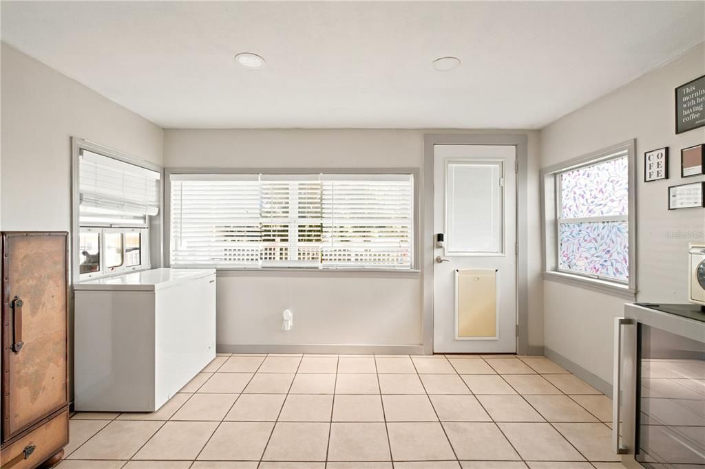 For Sale: $349,900 (3 beds, 2 baths, 1640 Square Feet)