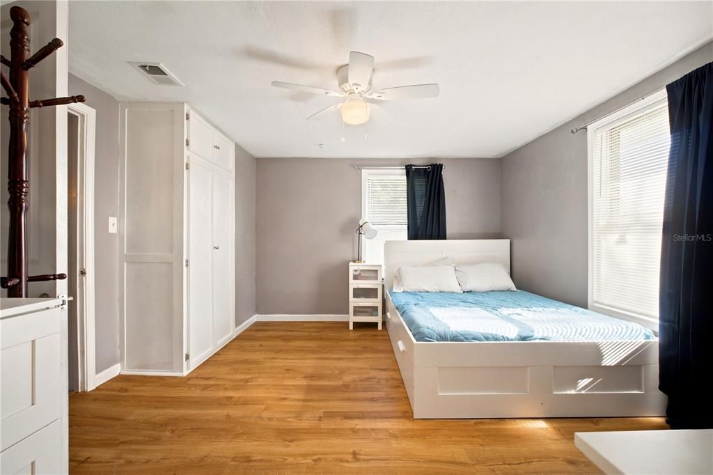 For Sale: $349,900 (3 beds, 2 baths, 1640 Square Feet)