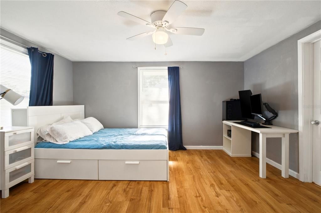 For Sale: $349,900 (3 beds, 2 baths, 1640 Square Feet)