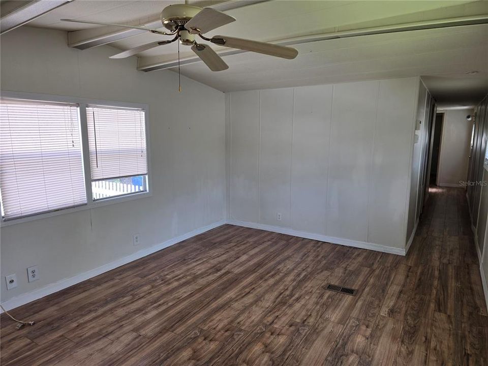 For Sale: $85,000 (2 beds, 1 baths, 720 Square Feet)