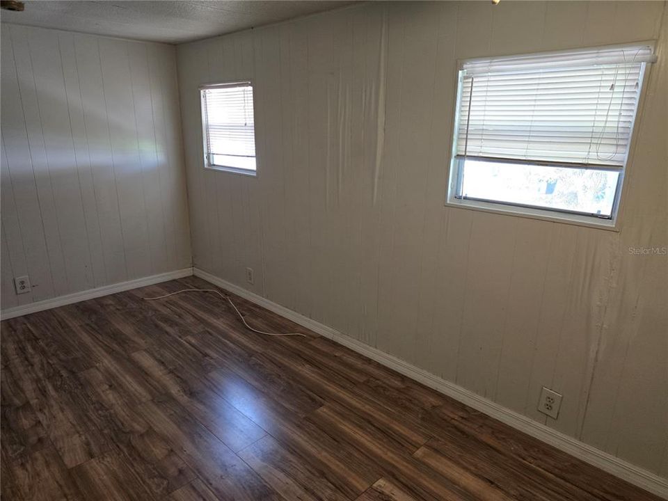 For Sale: $85,000 (2 beds, 1 baths, 720 Square Feet)