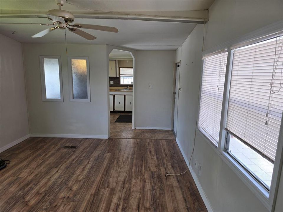 For Sale: $85,000 (2 beds, 1 baths, 720 Square Feet)