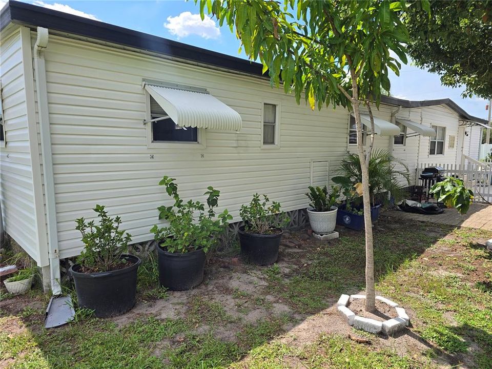 For Sale: $85,000 (2 beds, 1 baths, 720 Square Feet)