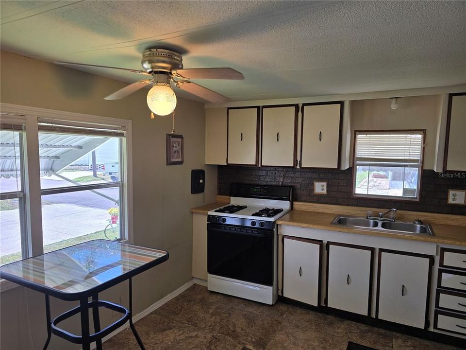 For Sale: $85,000 (2 beds, 1 baths, 720 Square Feet)