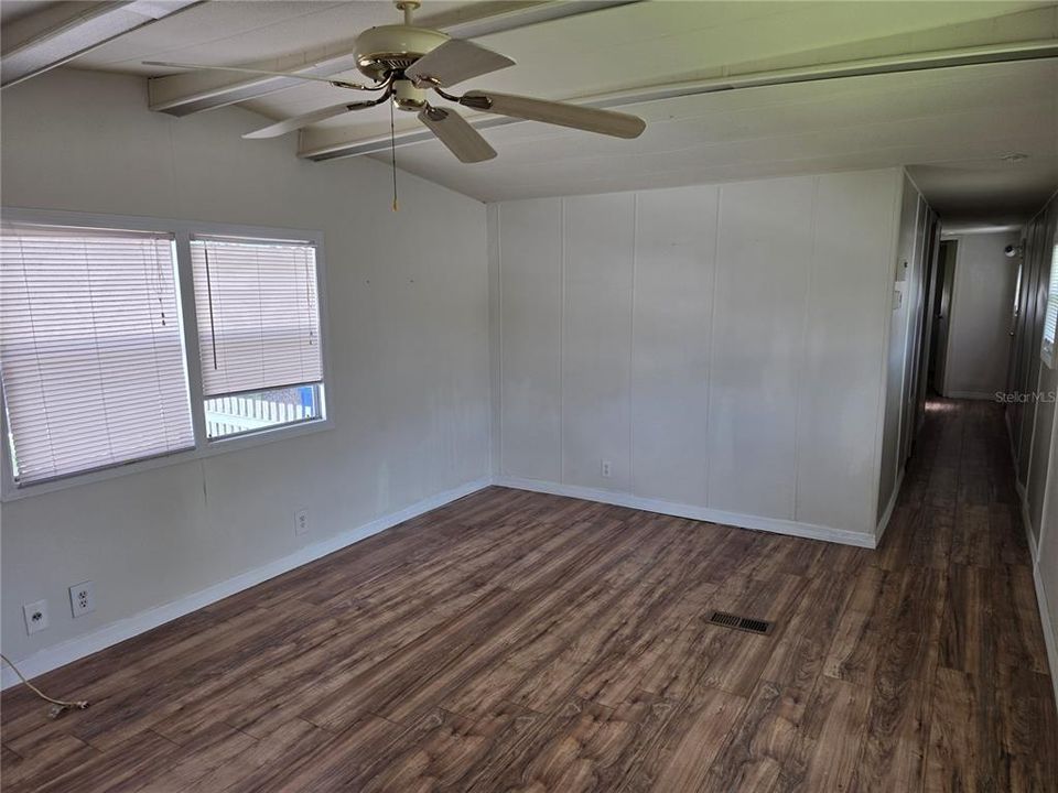 For Sale: $85,000 (2 beds, 1 baths, 720 Square Feet)
