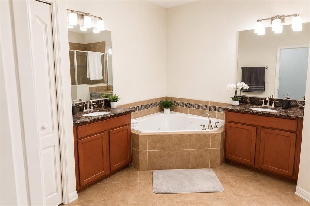 For Sale: $444,900 (3 beds, 2 baths, 1642 Square Feet)