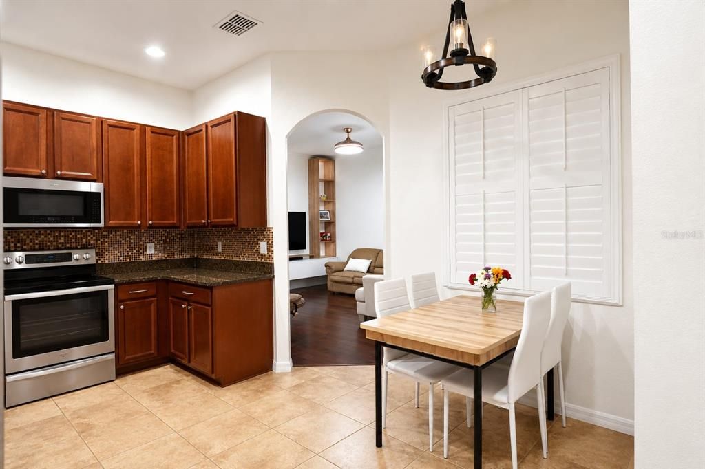 For Sale: $444,900 (3 beds, 2 baths, 1642 Square Feet)