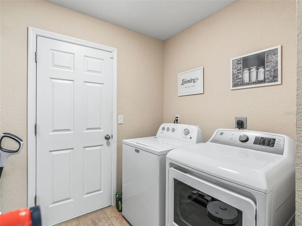 Active With Contract: $232,500 (3 beds, 2 baths, 1246 Square Feet)