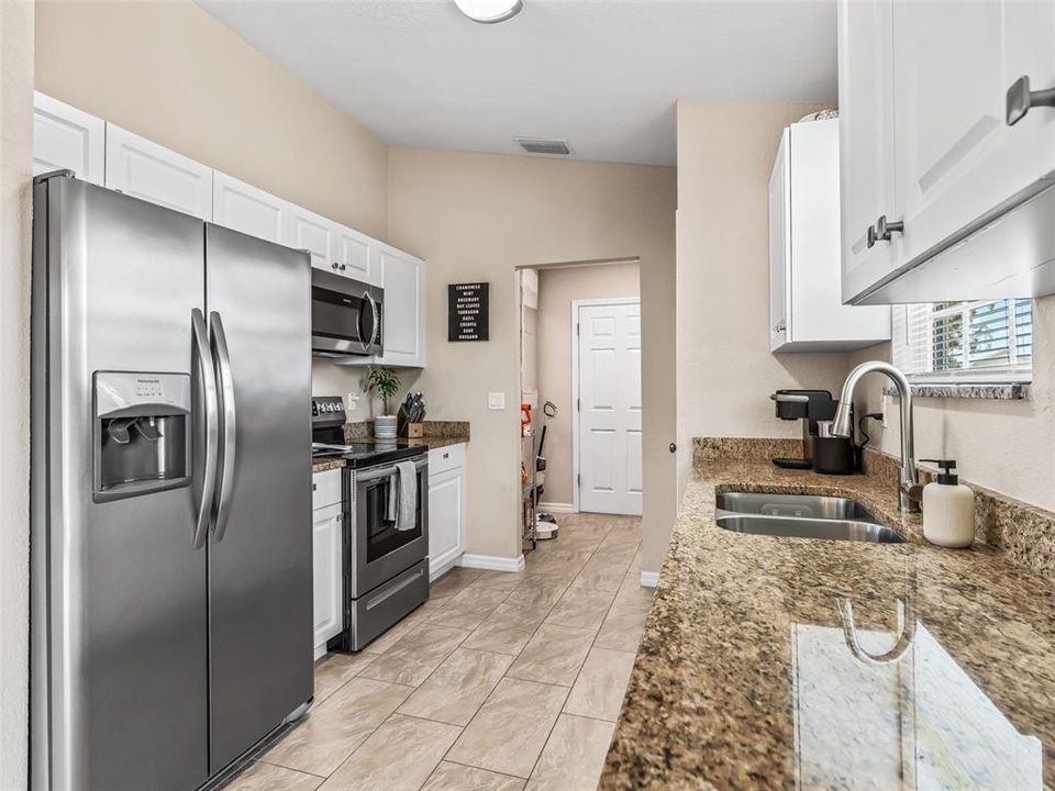 Active With Contract: $232,500 (3 beds, 2 baths, 1246 Square Feet)