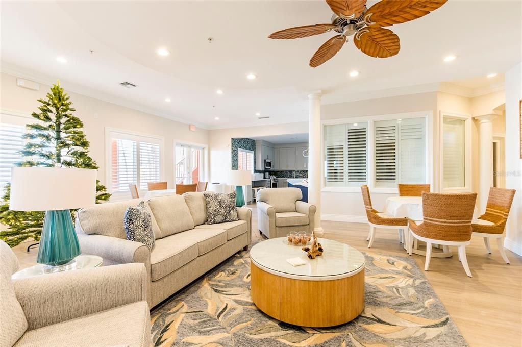 En Venta: $1,875,000 (3 camas, 2 baños, 2227 Pies cuadrados)