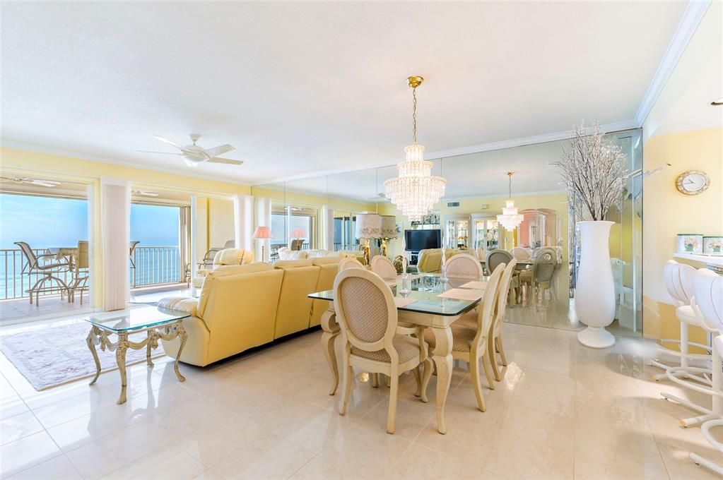 En Venta: $1,875,000 (3 camas, 2 baños, 2227 Pies cuadrados)