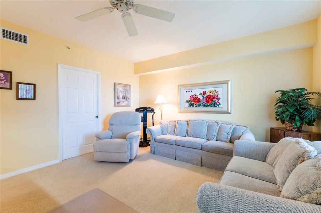 En Venta: $1,875,000 (3 camas, 2 baños, 2227 Pies cuadrados)
