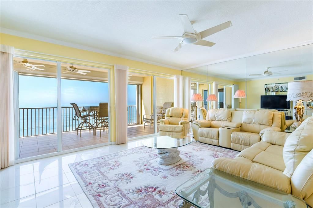 En Venta: $1,875,000 (3 camas, 2 baños, 2227 Pies cuadrados)