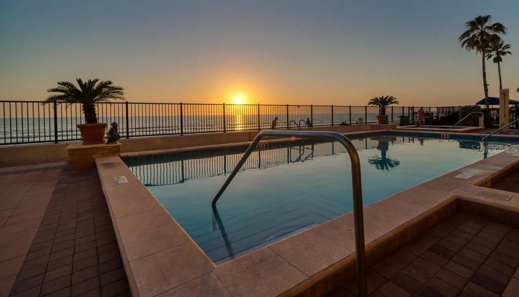 En Venta: $1,875,000 (3 camas, 2 baños, 2227 Pies cuadrados)
