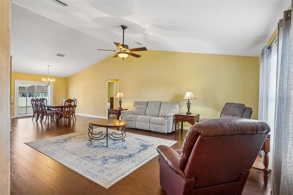 For Sale: $265,000 (3 beds, 2 baths, 1565 Square Feet)