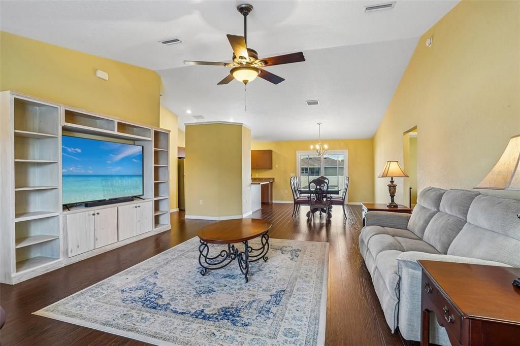 For Sale: $265,000 (3 beds, 2 baths, 1565 Square Feet)