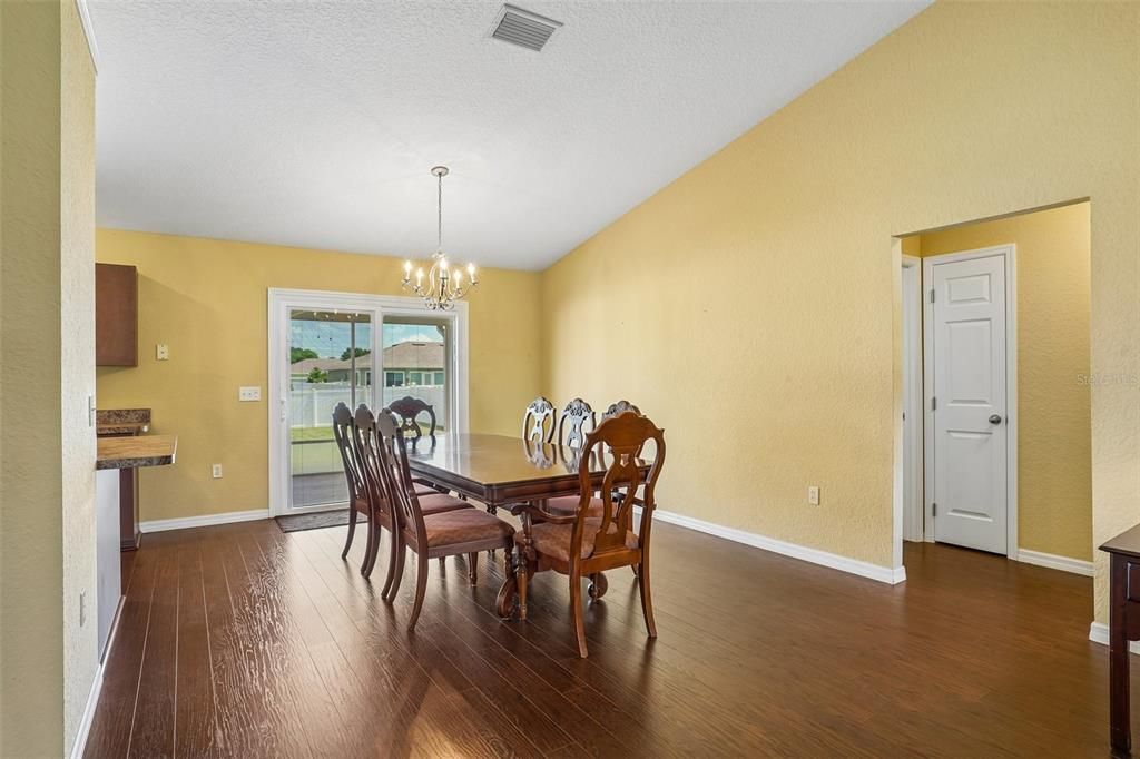 For Sale: $265,000 (3 beds, 2 baths, 1565 Square Feet)