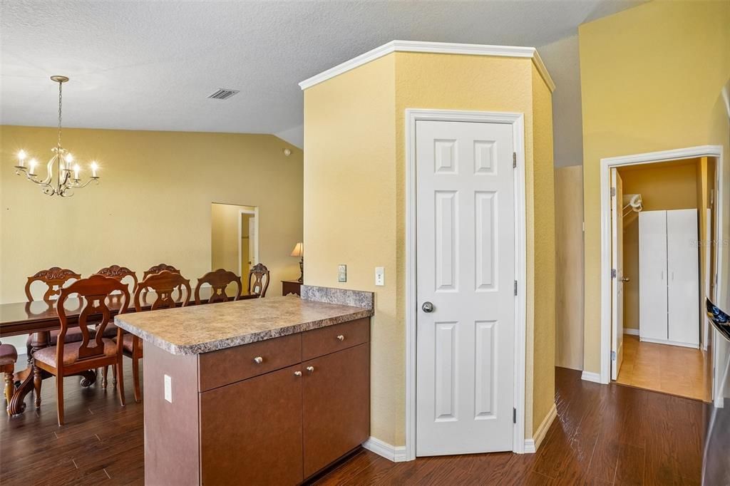 For Sale: $265,000 (3 beds, 2 baths, 1565 Square Feet)