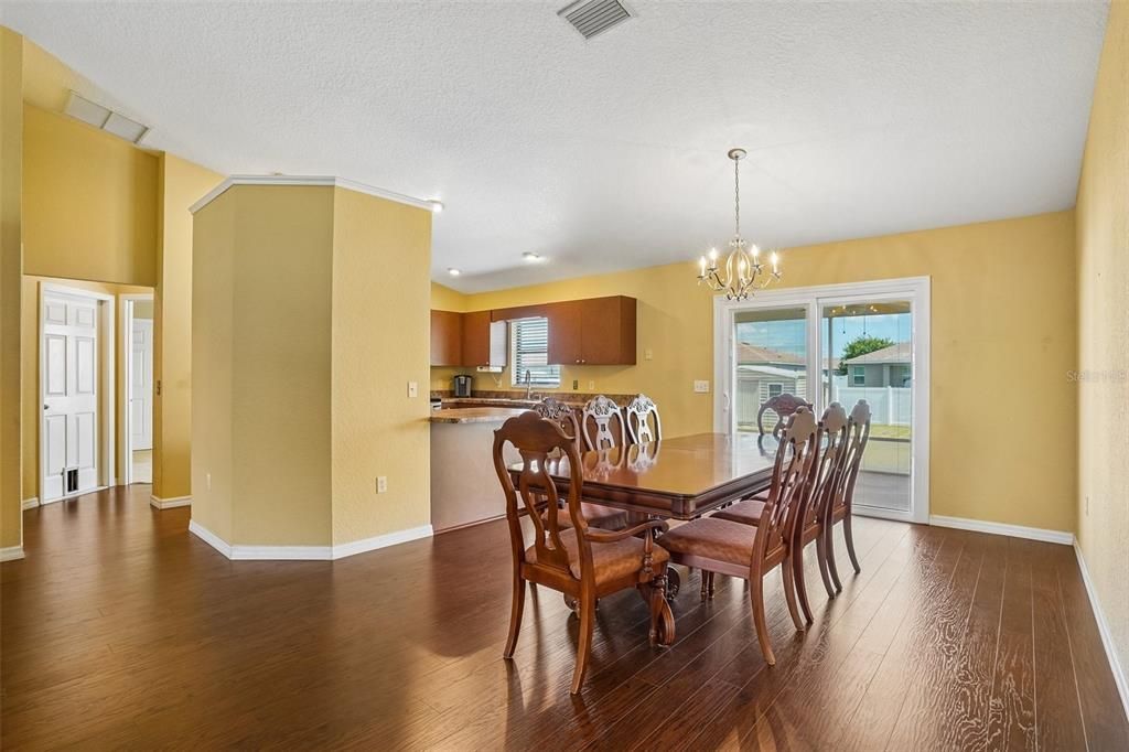 For Sale: $265,000 (3 beds, 2 baths, 1565 Square Feet)
