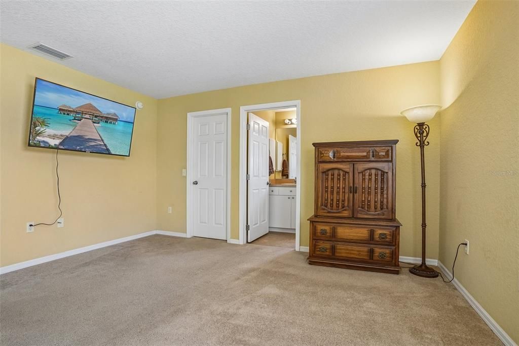 For Sale: $265,000 (3 beds, 2 baths, 1565 Square Feet)