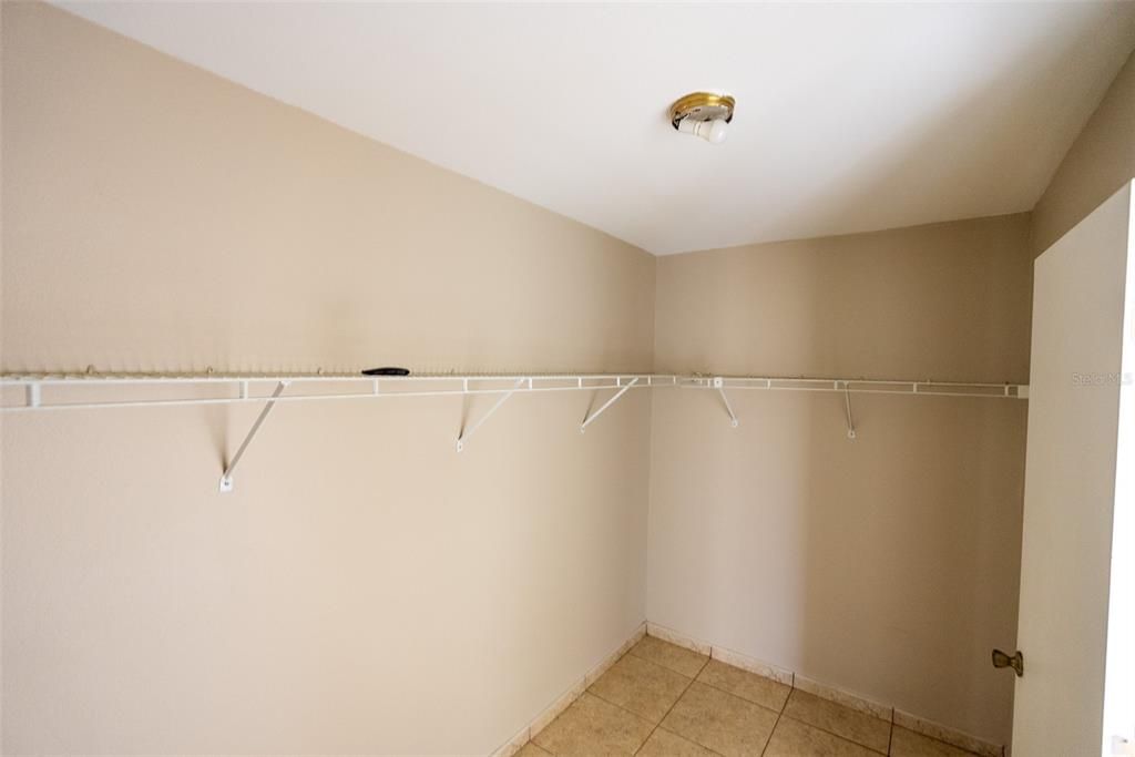 For Sale: $165,000 (2 beds, 2 baths, 930 Square Feet)