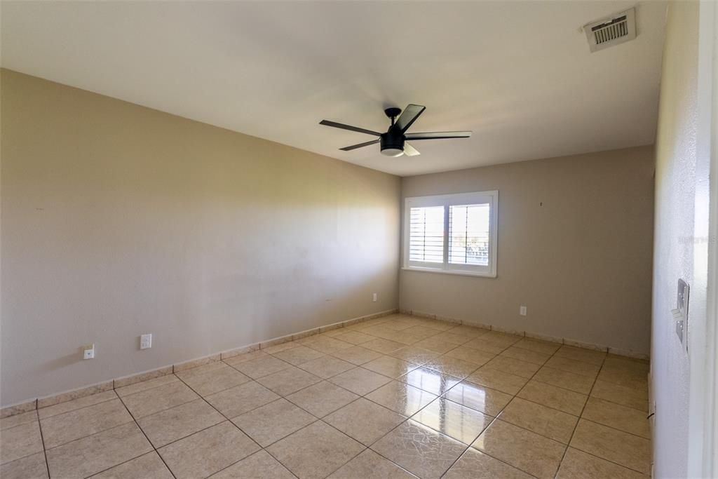 For Sale: $165,000 (2 beds, 2 baths, 930 Square Feet)