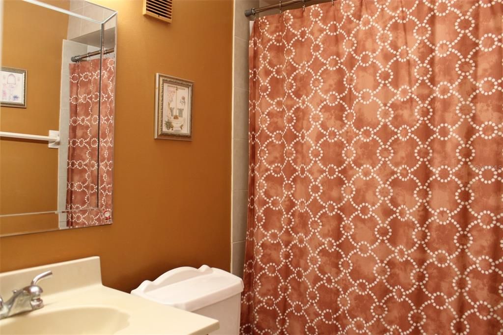 На продажу: $90,000 (2 спален, 2 ванн, 930 Квадратных фут)