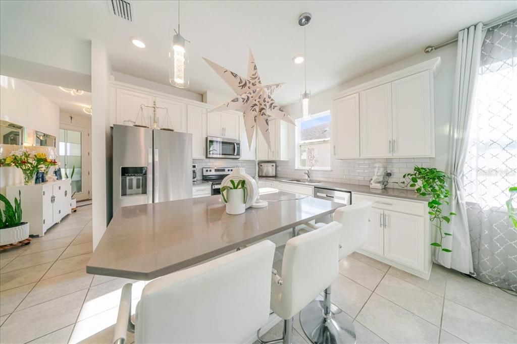 For Sale: $320,000 (3 beds, 2 baths, 1559 Square Feet)