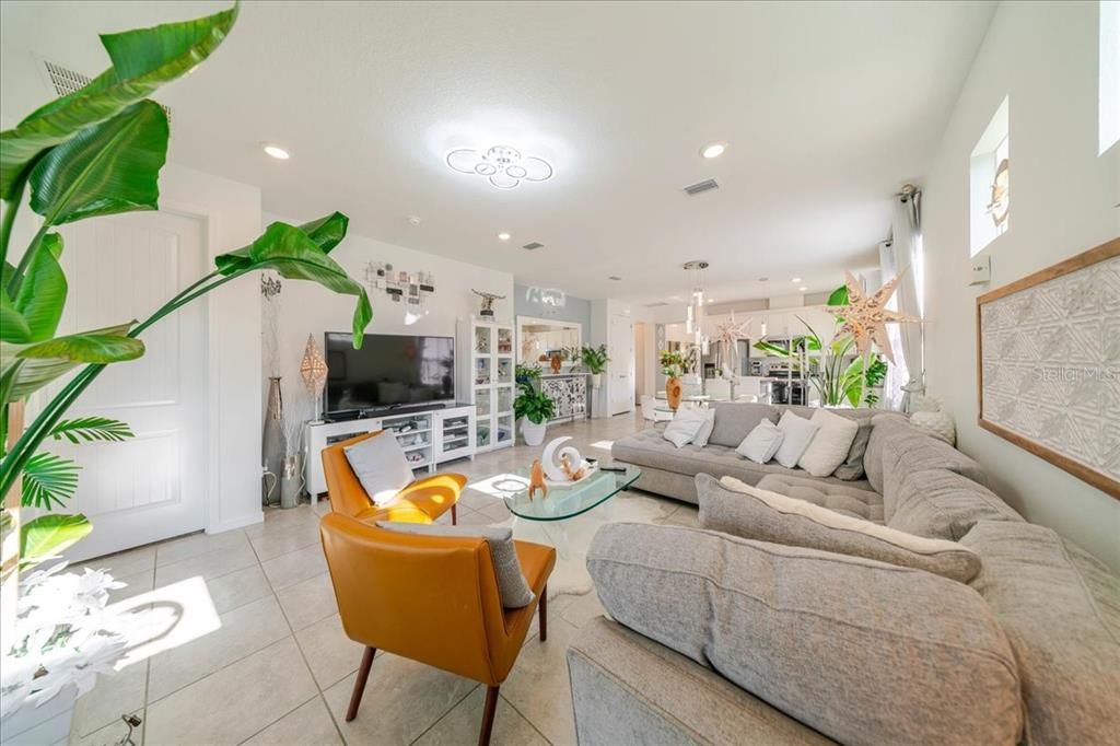 For Sale: $320,000 (3 beds, 2 baths, 1559 Square Feet)
