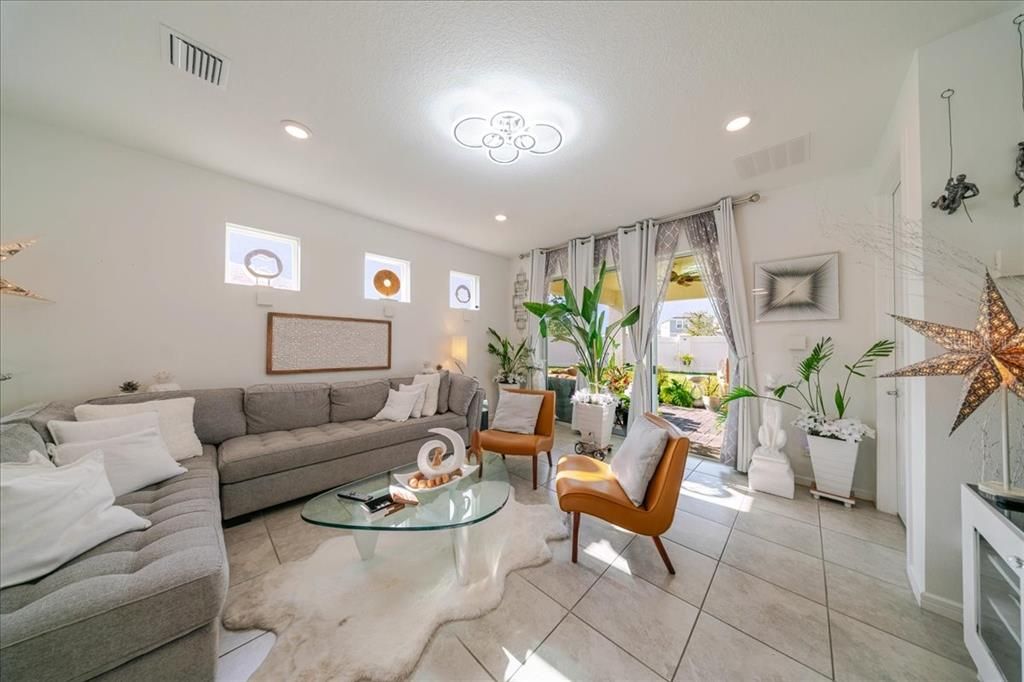 For Sale: $320,000 (3 beds, 2 baths, 1559 Square Feet)
