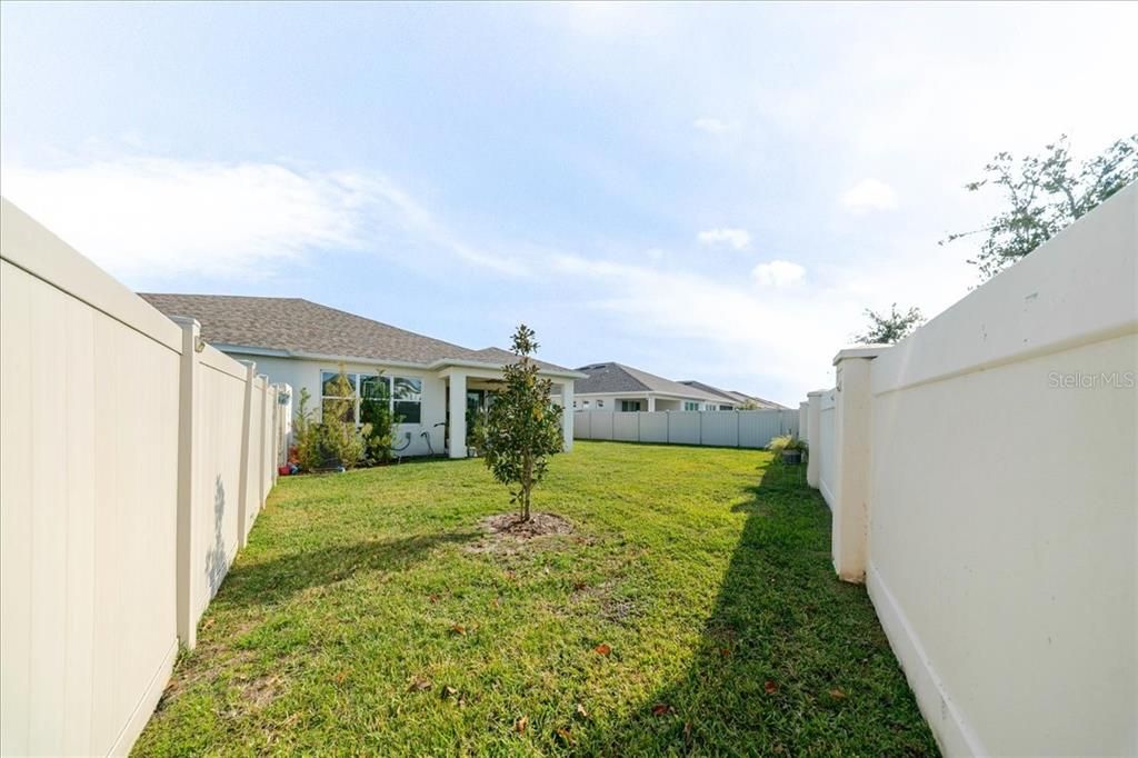 For Sale: $320,000 (3 beds, 2 baths, 1559 Square Feet)