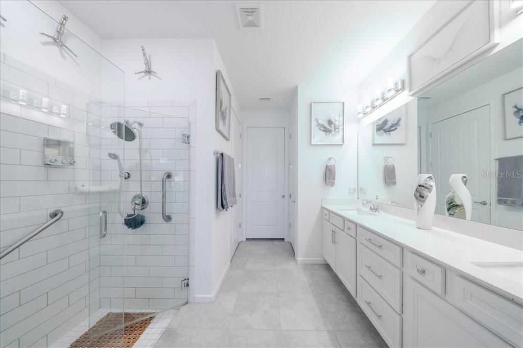 For Sale: $320,000 (3 beds, 2 baths, 1559 Square Feet)