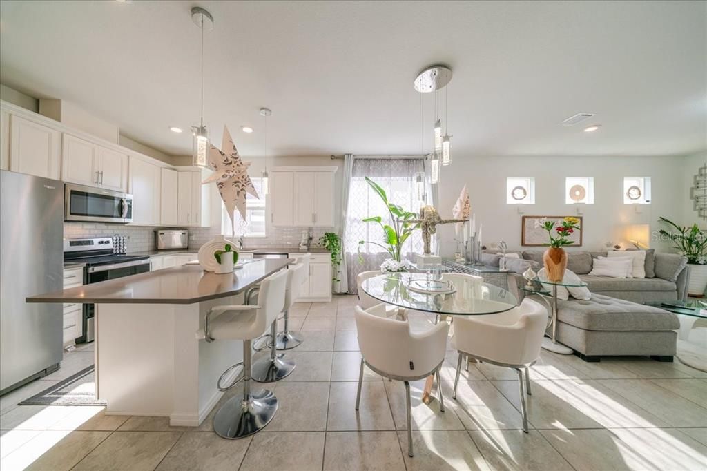 For Sale: $320,000 (3 beds, 2 baths, 1559 Square Feet)