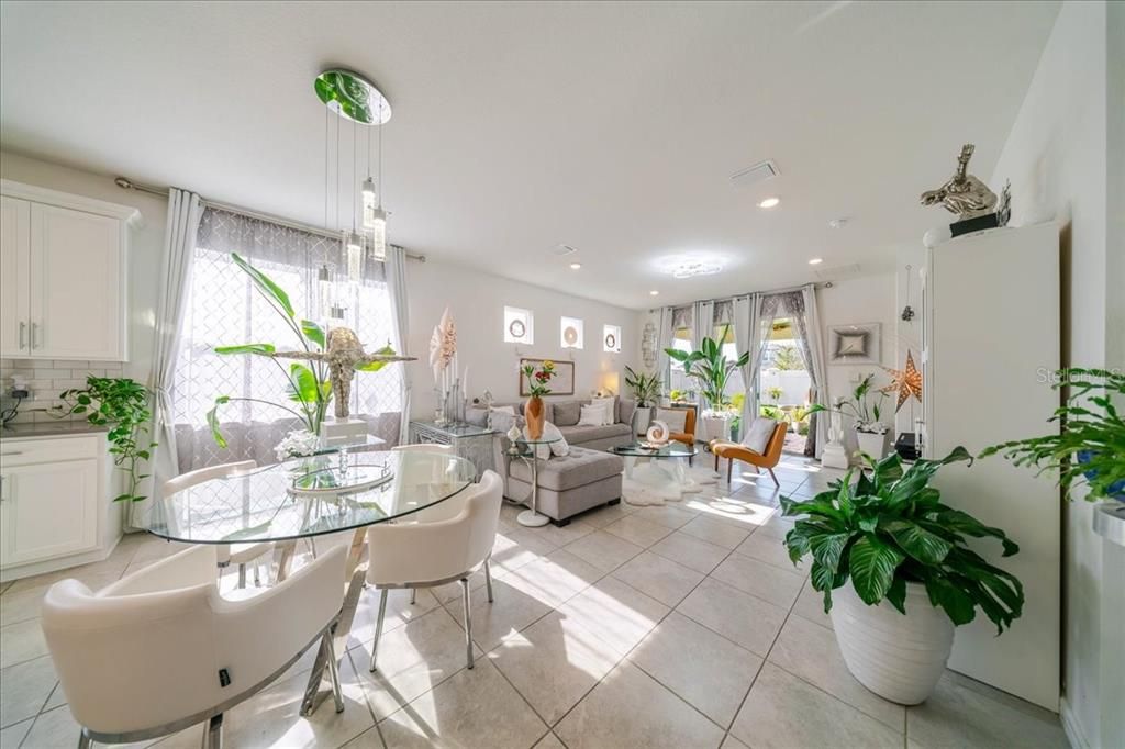 For Sale: $320,000 (3 beds, 2 baths, 1559 Square Feet)