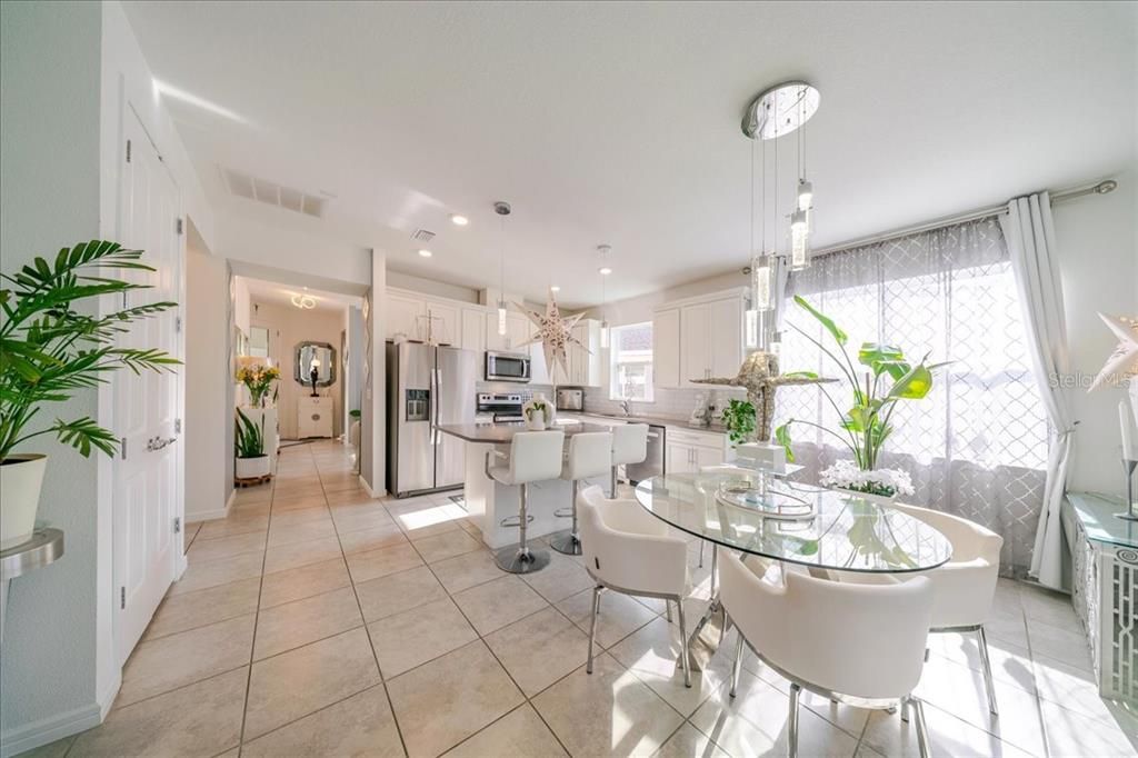 For Sale: $320,000 (3 beds, 2 baths, 1559 Square Feet)