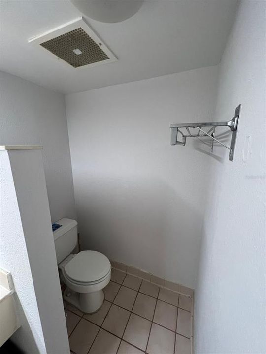 For Sale: $78,900 (1 beds, 1 baths, 351 Square Feet)