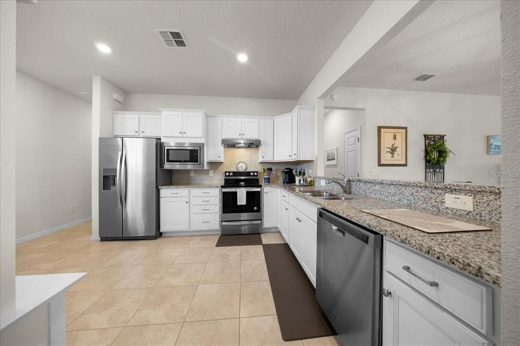 For Sale: $310,000 (2 beds, 2 baths, 1300 Square Feet)