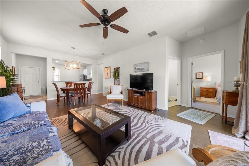 For Sale: $310,000 (2 beds, 2 baths, 1300 Square Feet)