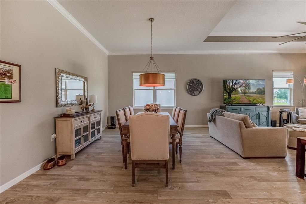 En Venta: $748,847 (3 camas, 3 baños, 2955 Pies cuadrados)