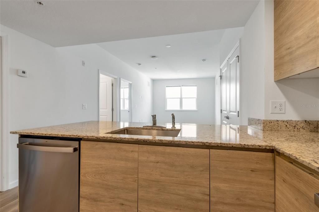 待售: $295,000 (3 贝兹, 2 浴室, 1142 平方英尺)