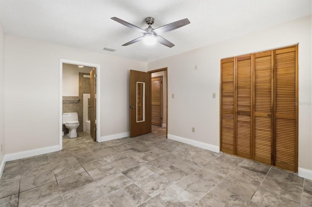 En Venta: $344,450 (2 camas, 2 baños, 1296 Pies cuadrados)