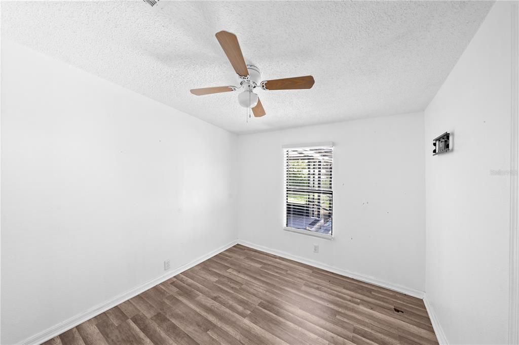 For Sale: $199,100 (3 beds, 2 baths, 1403 Square Feet)
