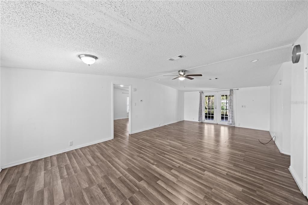 For Sale: $199,100 (3 beds, 2 baths, 1403 Square Feet)