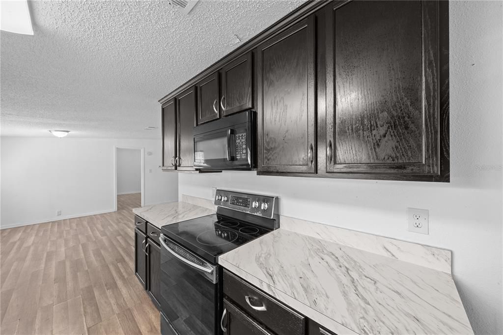 For Sale: $199,100 (3 beds, 2 baths, 1403 Square Feet)