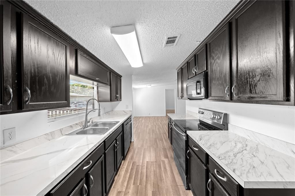 For Sale: $199,100 (3 beds, 2 baths, 1403 Square Feet)